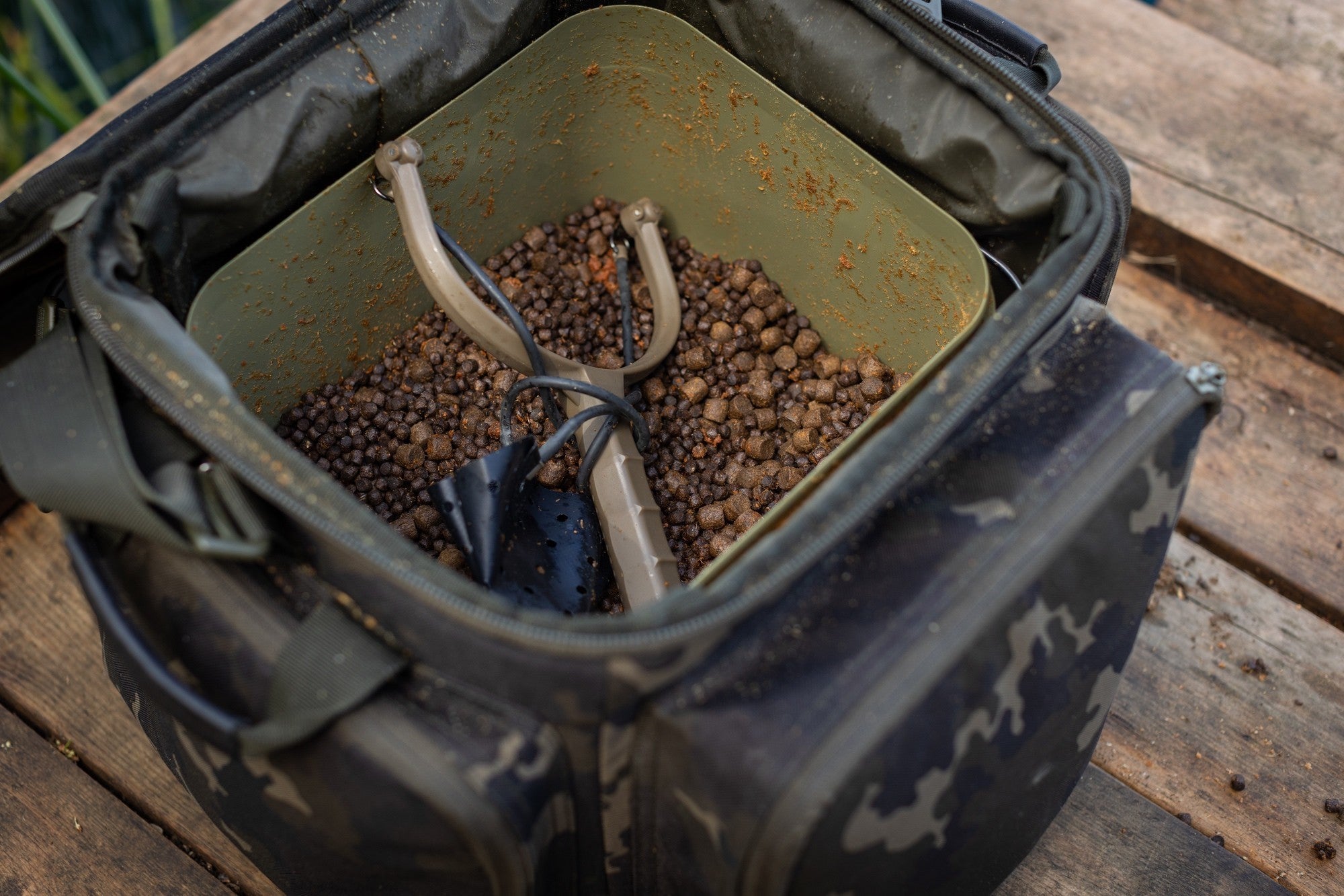 Compac Cube Carryall Dark Kamo