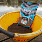 Sonubaits F1 Dark Groundbait 2kg – pastura scura pronta in secchio